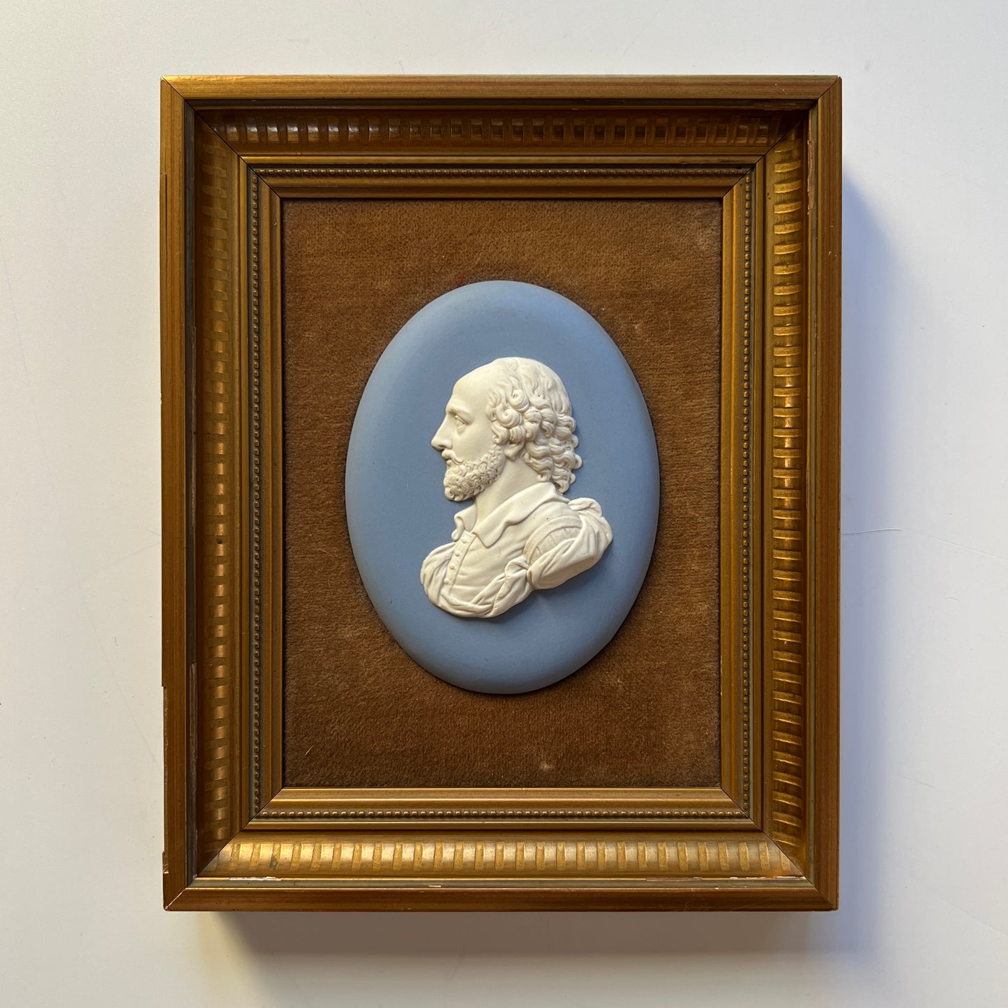 Wedgwood Portrait Medallion of William Shakespeare Mounted on Brown Velvet in Gold Frame
