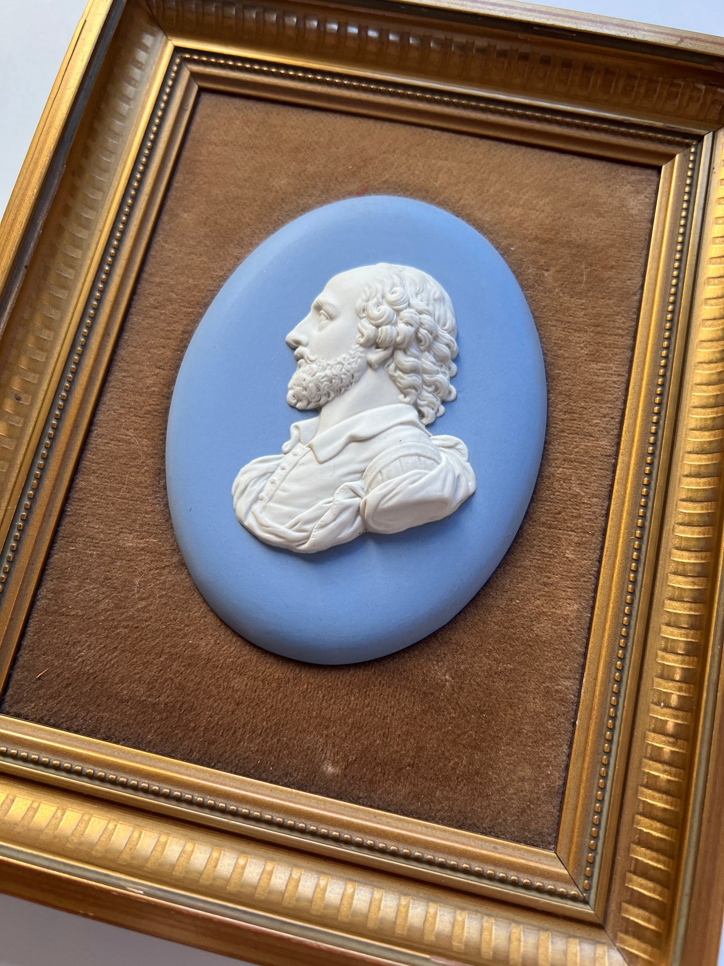 Wedgwood Portrait Medallion of William Shakespeare Mounted on Brown Velvet in Gold Frame