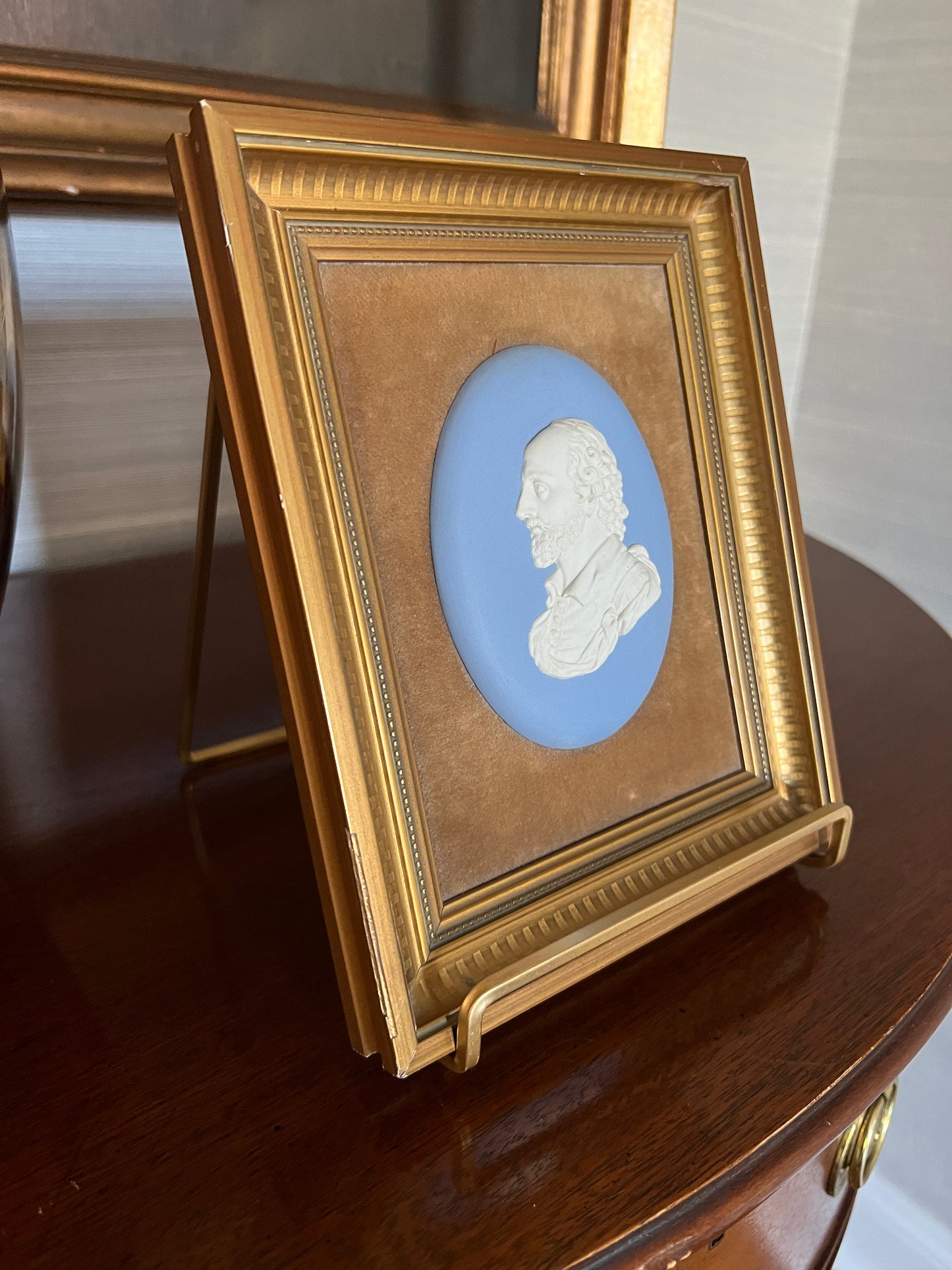 Wedgwood Portrait Medallion of William Shakespeare Mounted on Brown Velvet in Gold Frame